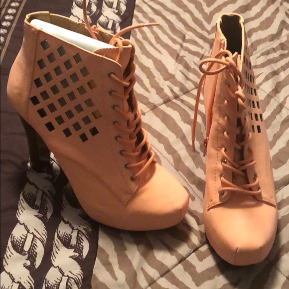 Peach heels - Picture 1 of 1